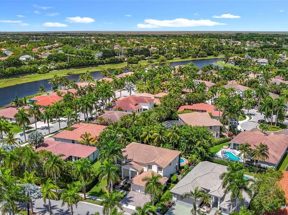 1673 Victoria Pointe Cir, Weston FL 33327