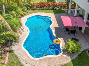 1673 Victoria Pointe Cir, Weston FL 33327