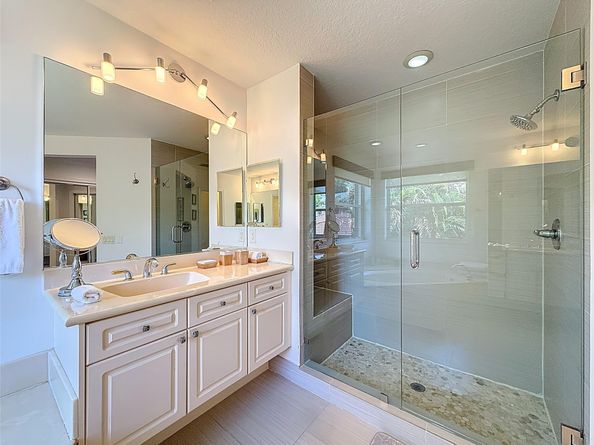 1673 Victoria Pointe Cir, Weston FL 33327