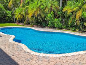 1673 Victoria Pointe Cir, Weston FL 33327