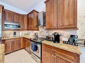 1673 Victoria Pointe Cir, Weston FL 33327