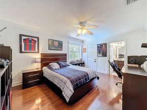 1673 Victoria Pointe Cir, Weston FL 33327