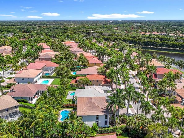 1673 Victoria Pointe Cir, Weston FL 33327