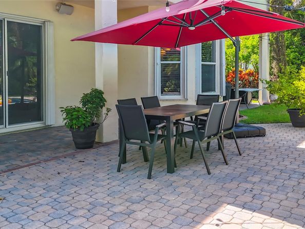 1673 Victoria Pointe Cir, Weston FL 33327