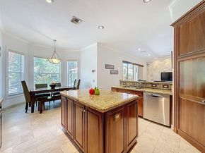 1673 Victoria Pointe Cir, Weston FL 33327