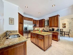 1673 Victoria Pointe Cir, Weston FL 33327