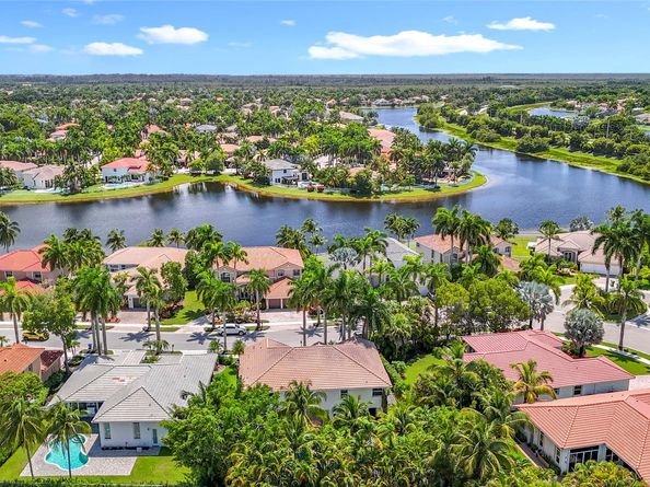 1673 Victoria Pointe Cir, Weston FL 33327