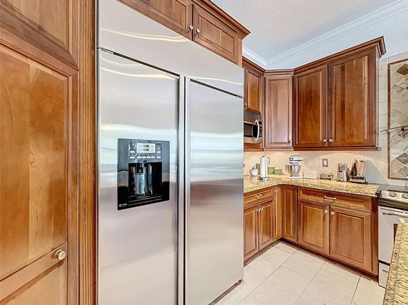 1673 Victoria Pointe Cir, Weston FL 33327