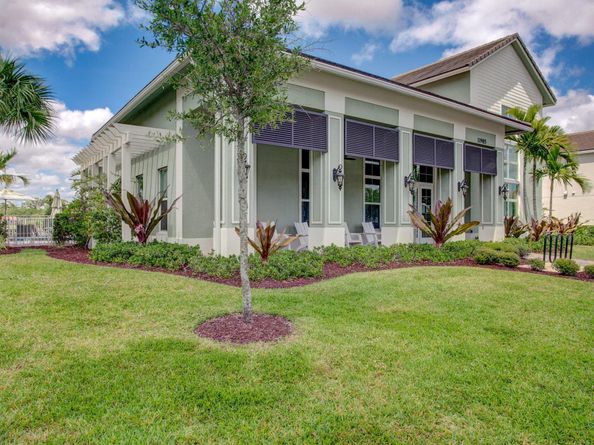 92 Palmetto Ln, Royal Palm Beach FL 33411