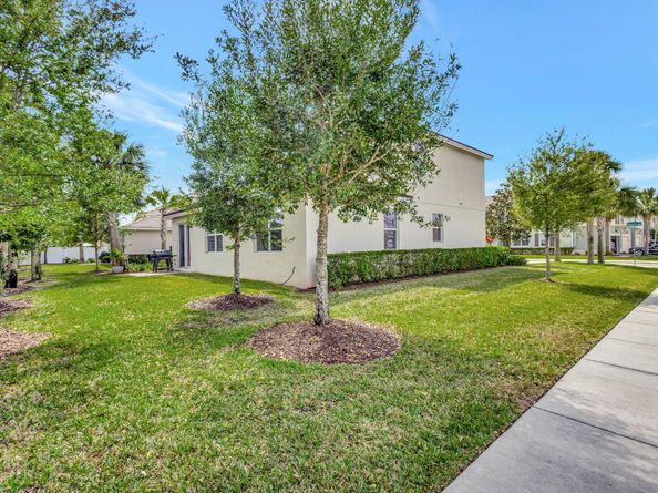 92 Palmetto Ln, Royal Palm Beach FL 33411