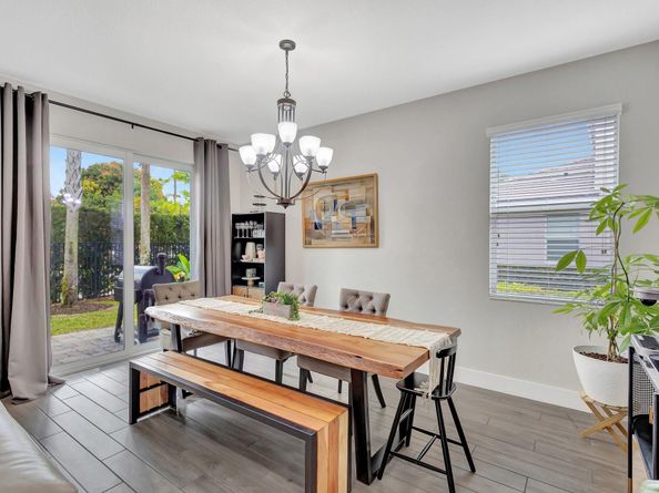 92 Palmetto Ln, Royal Palm Beach FL 33411