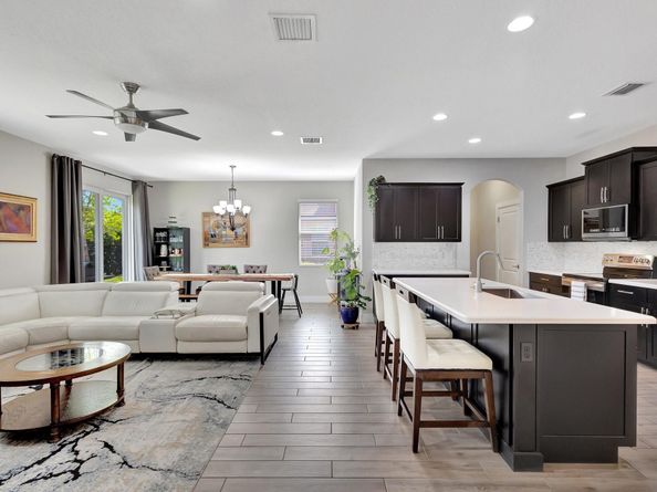 92 Palmetto Ln, Royal Palm Beach FL 33411