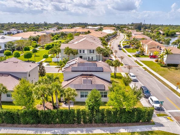 92 Palmetto Ln, Royal Palm Beach FL 33411