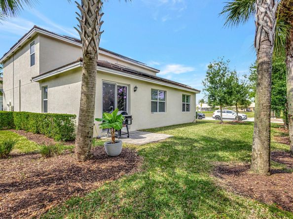 92 Palmetto Ln, Royal Palm Beach FL 33411