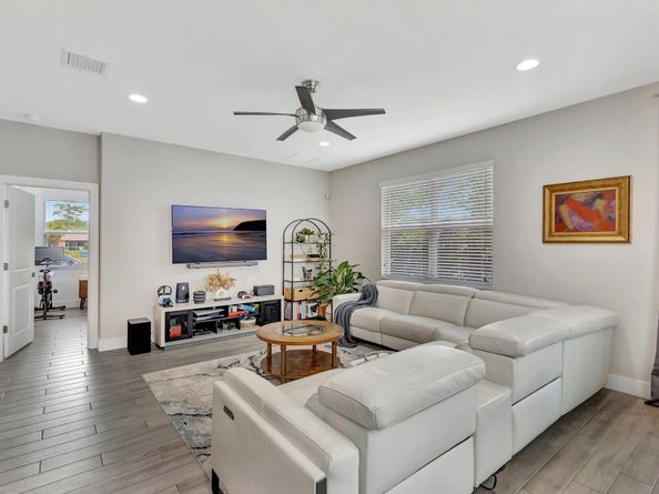 92 Palmetto Ln, Royal Palm Beach FL 33411