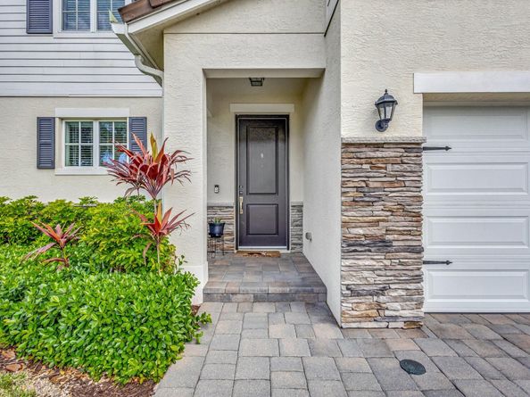 92 Palmetto Ln, Royal Palm Beach FL 33411