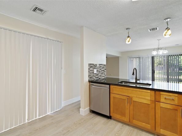 8113 NW 71st Ct 8113, Tamarac FL 33321