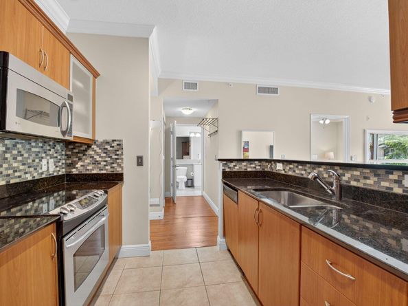 804 E Windward Way 422, Lantana FL 33462