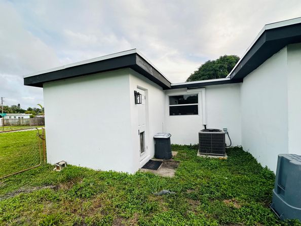 1865 W Chatham Road, West Palm Beach FL 33415