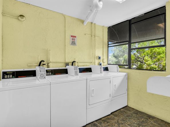 2701 Riverside Dr 305B, Coral Springs FL 33065