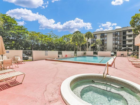 2701 Riverside Dr 305B, Coral Springs FL 33065