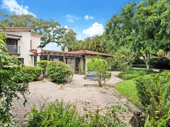 1022 SE 12th Way, Fort Lauderdale FL 33316