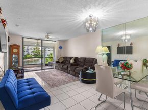 3138 Via Poinciana 111, Lake Worth FL 33467