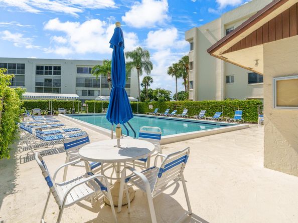 3138 Via Poinciana 111, Lake Worth FL 33467