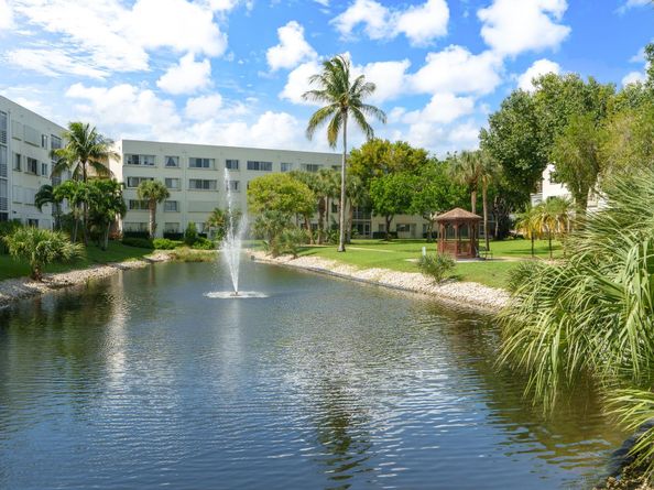 3138 Via Poinciana 111, Lake Worth FL 33467