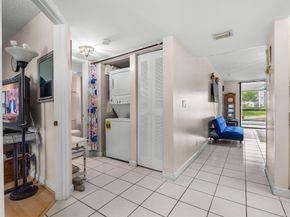 3138 Via Poinciana 111, Lake Worth FL 33467