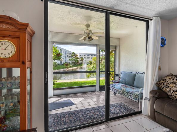 3138 Via Poinciana 111, Lake Worth FL 33467
