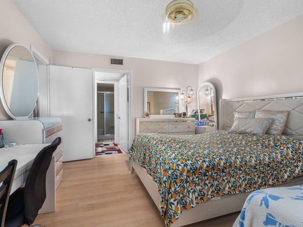 3138 Via Poinciana 111, Lake Worth FL 33467