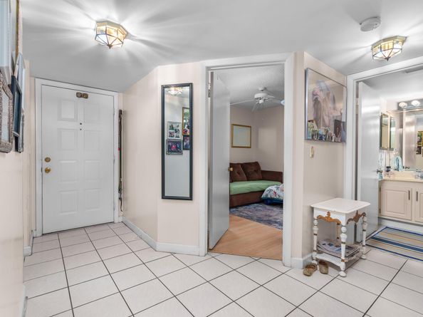 3138 Via Poinciana 111, Lake Worth FL 33467