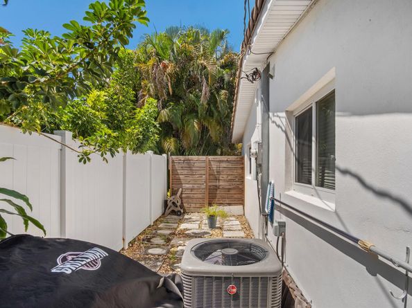 4010 NE 18th Avenue, Oakland Park FL 33334
