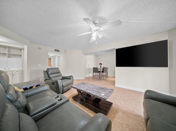3959 Via Poinciana