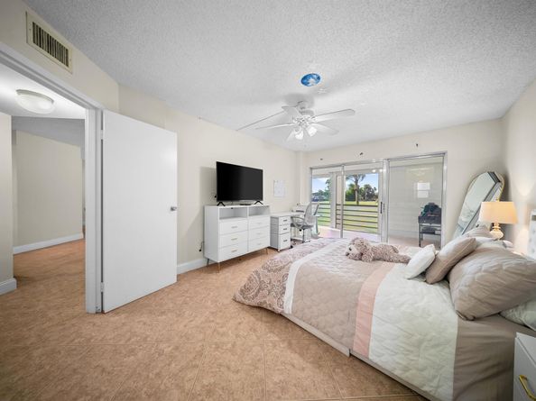 3959 Via Poinciana 203, Lake Worth FL 33467