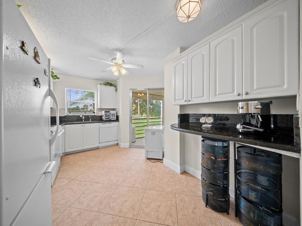 3959 Via Poinciana 203, Lake Worth FL 33467