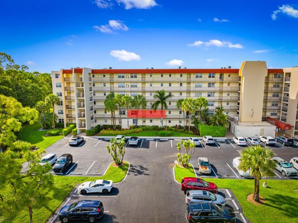 3959 Via Poinciana 203, Lake Worth FL 33467