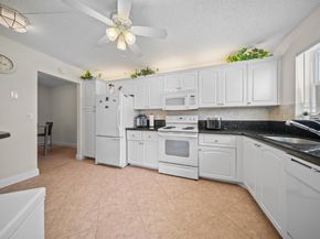 3959 Via Poinciana 203, Lake Worth FL 33467
