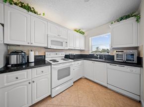 3959 Via Poinciana 203, Lake Worth FL 33467