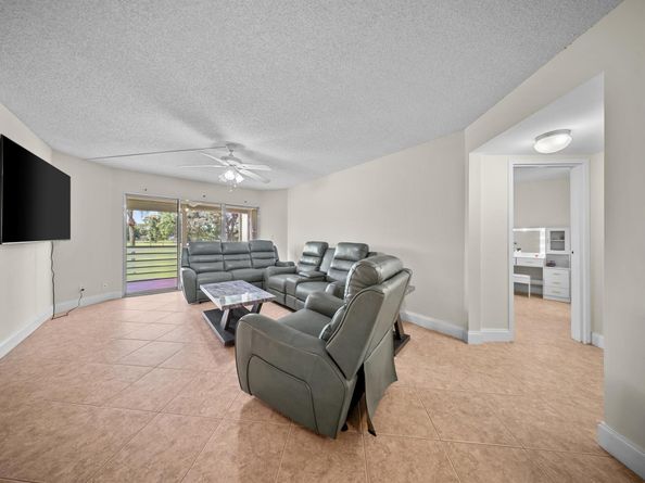 3959 Via Poinciana 203, Lake Worth FL 33467