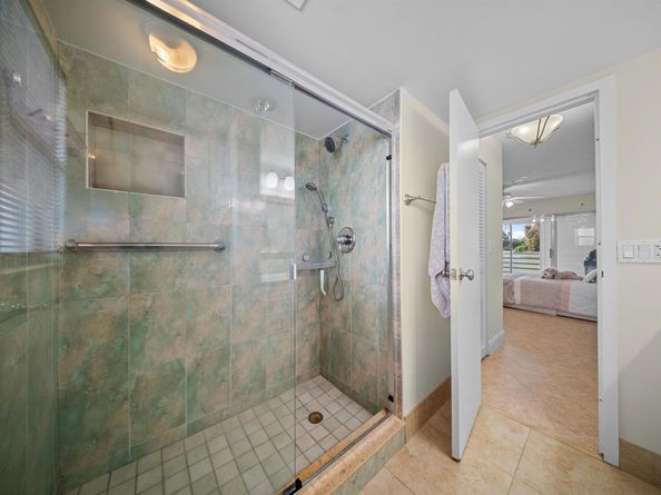 3959 Via Poinciana 203, Lake Worth FL 33467