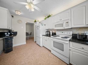 3959 Via Poinciana 203, Lake Worth FL 33467
