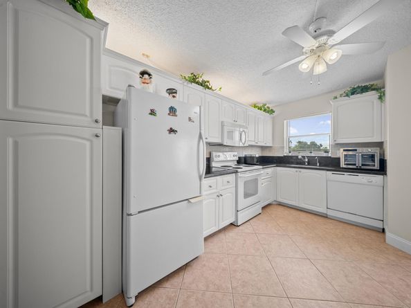 3959 Via Poinciana 203, Lake Worth FL 33467