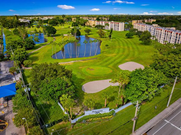 3959 Via Poinciana 203, Lake Worth FL 33467
