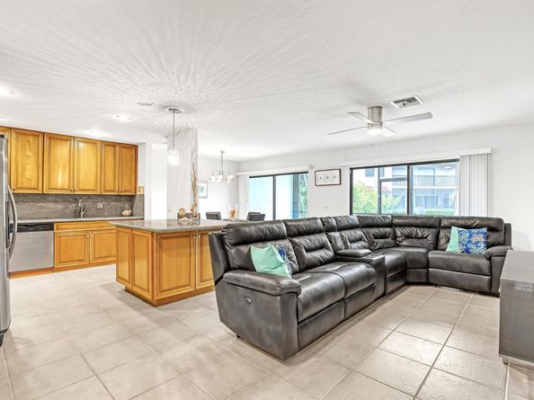 20 Lexington Lane W B, Palm Beach Gardens FL 33418