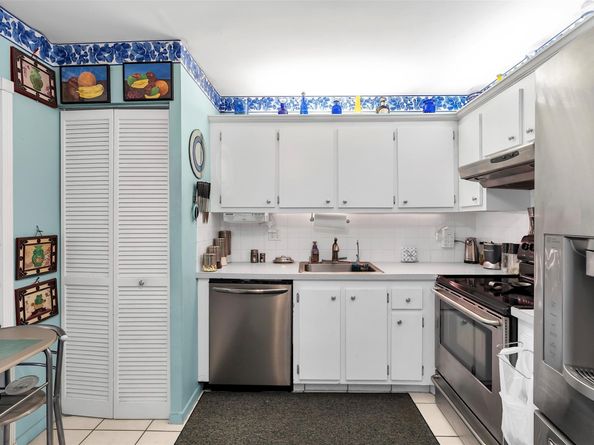 11054 NW 38th St, Sunrise FL 33351