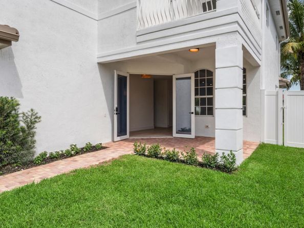 15 SW 9th Street, Delray Beach FL 33444