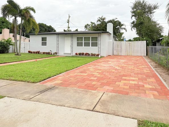 512 Aspen Road, West Palm Beach FL 33409