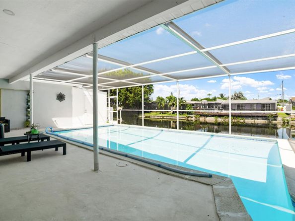 6613 Dahlia Dr, Miramar FL 33023
